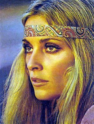 1. unknown 2. Sharon Tate 70s 3. https://back2retro.wordpress.com/2011/06/29/sharon-tate/ 4. unknown Mundo Hippie, Hippie Makeup, 70s Makeup, 60s Hippie, Hippie Party, 70s Hair, Fest Outfits, Mode Hippie, Fashion 70s