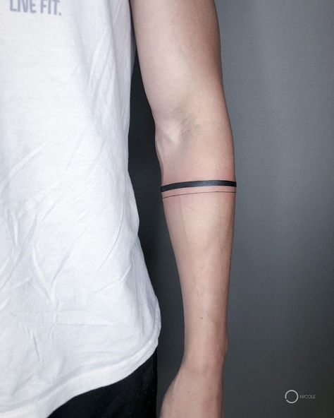 Simple Armband Tattoo Men, Forearm Rings Tattoo Men, Hand Bracelet Tattoo, Arm Band Tattoo Men, Line Bracelet Tattoo, Black Armband Tattoo, Simple Chest Tattoo, Armband Tattoo Mann, Armband Tattoo Men