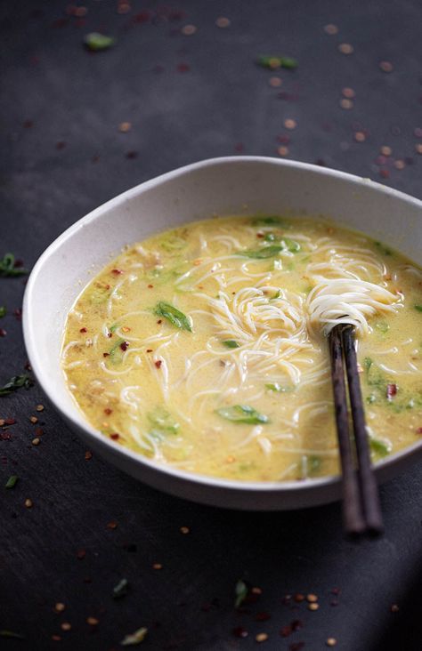 Easy Thai Coconut Noodle Soup - No Dairy No Cry Coconut Noodle Soup, Noodle Curry, Thai Recipes Noodles, Coconut Milk Rice, Thai Coconut Soup, Rice Noodle Soups, Coconut Milk Soup, Coconut Ginger, Veggie Snacks