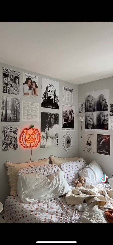 What To Put Above Your Bed Aesthetic, Wall Art Placement Bedroom, Taylor And Phoebe Bridgers, Boygenius Room Decor, Poster Wall Above Bed, Above Bed Posters, Phoebe Bridgers Poster Aesthetic, Gilmore Girls Black And White, Photo Wall Above Bed