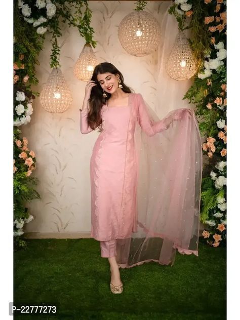 #OutfitOfTheDay(or#OOTD)#Fashion#StyleInspo#FashionInspiration#OOTDShare Printed Net Kurti Designs, Ethnic Sets For Women, Kurta Designs Women With Dupatta, Peach Kurti Outfit, Womens Kurta Set, Kurta Set Poses For Women, Party Wear Kurti Sets For Women, Kurtis For Wedding Function, Kurti Sets For Women With Dupatta