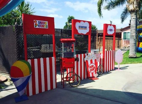 Circus Trunk Or Treat Ideas For Cars, Carnival Booth Ideas, Carnival Decorations Ideas, Horse Stall Decorations, Carnival Party Games, Carnival Birthday Party Ideas, Backyard Carnival, Stall Decorations, Carnival Booths