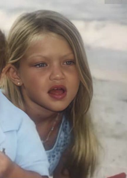 Bella Hadid Childhood, Young Gigi Hadid, Gigi Hadid Looks, Isabella Hadid, Yolanda Hadid, Bella Gigi Hadid, Childhood Pictures, Equestrian Events, Gigi Hadid Outfits