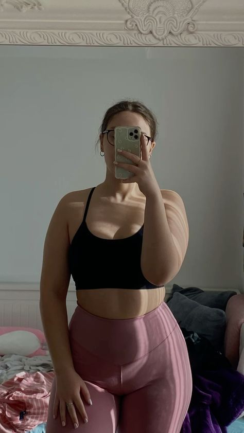 Workouts Curvy, Gym Poses Women, Curvy Workout Outfit, Aesthetic Body Goals, Gym Outfits Aesthetic, Gym Outfits For Women, Gym Girlie, Gymnastics Room, Hour Workout