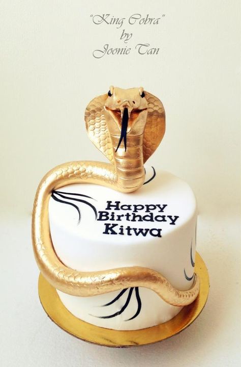 Golden King Cobra King Cobra Cake, Snake Cakes For Kids, Cobra Cake, Reptile Cake, Snake Cake, Snake Cakes, Snake Birthday, Snake Party, Reptile Party