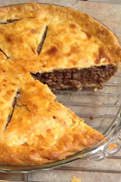 This meat pie is a quick and easy meat pie recipe! Bake the best meat pie using potato, ground beef, and ground pork. You will love baking this French meat pie recipe for an easy dinner! Ground Meat Pie, Bisquick Meat Pie, Individual Meat Pies Ground Beef, Canadian Pork Pie Recipe, Dinner Pies Recipes Meat, Ground Beef Pie Recipes For Dinner, Ground Beef Meat Pie Recipes, Beef Meat Pie Recipe, Pillsbury Meat Pies