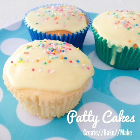 Do you want to learn how to make Patty Cakes or what the difference between Patty Cakes and Cupcakes actually is? This easy Patty Cake recipe is the one my Mum used to make us as kids, and my kids can't get enough of these yummy little cakes! Patty Cakes Recipe, Patty Cakes, Cupcake Toppings, Patty Cake, Vanilla Cupcake Recipe, Fritter Recipes, Little Cakes, Icing Recipe, Small Cake