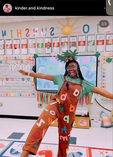 Chicka Chicka Boom Boom Halloween Costume, Ms Frizzle Teacher Outfits, Halloween Teacher Ideas Costume, Boom Chicka Boom Costume, Diy Chicka Chicka Boom Boom Costume, Teacher Spirit Week Outfits, Chica Chica Boom Boom Costume, Daycare Teacher Costume Ideas, Chicks Chicka Boom Boom Costume