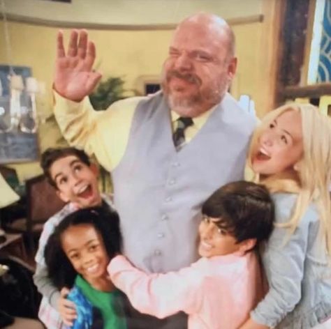 Burtrum From Jessie, Bertram From Jessie, Cast Of Jessie, Jessie Tv Show, Jessie Halloween Episode, Jessie Behind The Scenes, Disney Jessie, Old Disney Channel, Skai Jackson