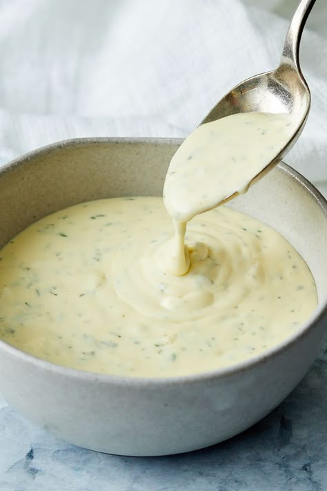 Easy Bearnaise Sauce Bearnaise Sauce Recipe, Best Hollandaise Sauce, Bernaise Sauce, Ham Sauce, Easy Hollandaise, Chef John Recipes, Recipe For Hollandaise Sauce, French Sauces, Bearnaise Sauce