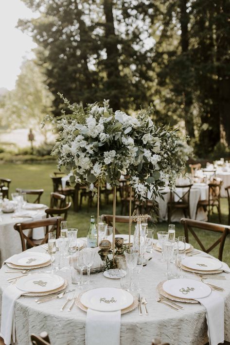 White And Gold Wedding Themes Outdoor, White And Ivory Wedding Table Place Settings, Wedding Table Greenery Centerpieces, White And Green Outdoor Wedding Decor, Wedding White And Greenery, Ivory And Green Wedding Flowers, Ivory Flowers Wedding Centerpieces, Ferns And White Flowers Wedding, Wedding Guest Table Flowers