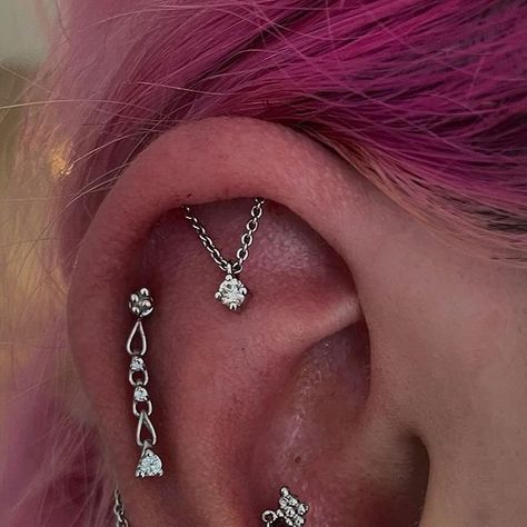 Rinku 🇳🇵🇸🇬 on Instagram: "White Gold Ear ensemble,featuring a fresh floating helix and conch.We’ve also added an update on the second lobe for lovely Zahara.
.
.
.
#fyp#fypシ #explorepage" Floating Cartilage Piercing, Contra Conch Piercing, Floating Piercing, Floating Helix Piercing, Hidden Helix Piercing, Helix And Conch Piercing, Conch Jewelry, Piercing Inspo, Instagram White