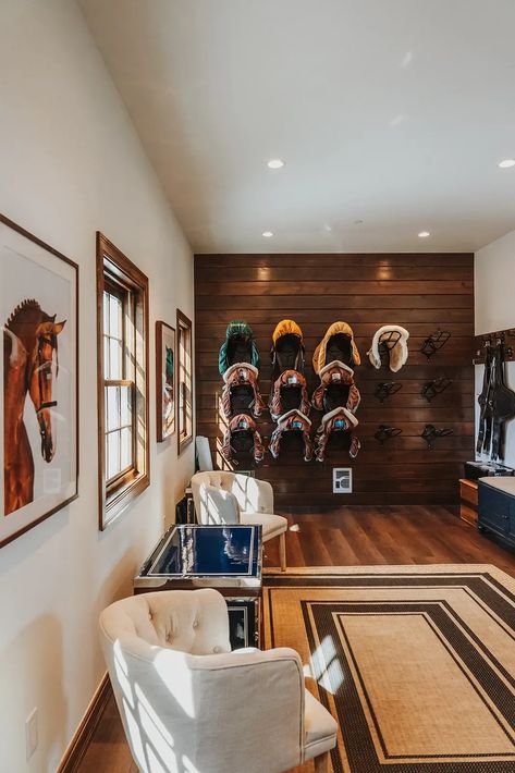 Tack Up Area, Horse Stables Tack Room, Equestrian Tack Room, Tack Rooms Ideas, Tack Room Decorating Ideas, Dream Tack Room, Tack Room Design, Barn Apartment Interior, Rustic Tack Room Ideas