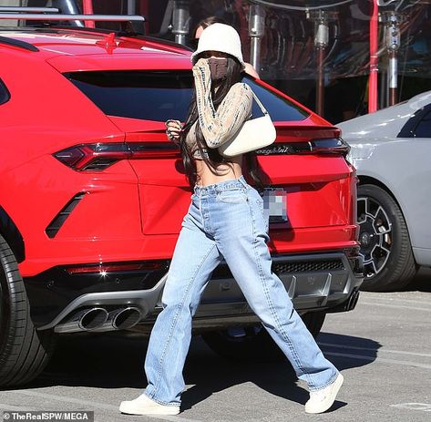 Kylie Jenner keeps it low-key in a bucket hat and a pair of blue jeans while leaving a restaurant | Daily Mail Online Kylie Jenner Outfits Casual, Kylie Jenner Street Style, Look Kylie Jenner, Looks Kylie Jenner, Estilo Kylie Jenner, Kylie Jenner Outfits, Kylie Jenner Style, Kylie Kristen Jenner, Jenner Outfits