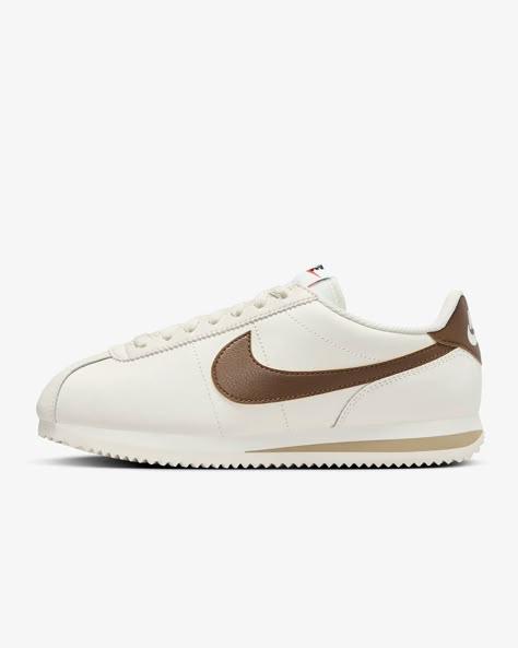 Nike Shoes Cortez, Brown Nike Cortez, Nike Trending Shoes, Tenis Nike Cortez, Cortez Nike Outfit, Nike Cortez Outfit Woman, Nike Cortez Outfit, Nike Cortez Women, Adventure Clothes