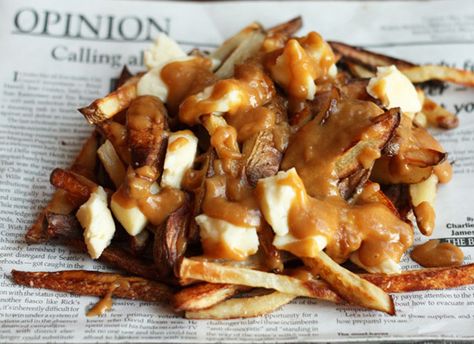 Poutine Recipes: Make This Canadian Delicacy - Trader Joe's has pretty good poutine (if you don't use their gravy) - the curds are even squeaky Vegetarian Poutine, Poutine Recipe, Canadian Dishes, Making French Fries, Canadian Food, Poutine, Meat Free, Meat Dishes, French Fries