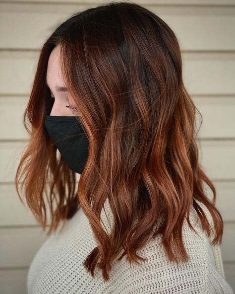 Brown Root Red Balayage, Mahogany And Copper Balayage, Copper Brown Hair Medium Length, Light Brown Red Balayage Hair, Cool Copper Balayage, Low Maintenance Auburn Balayage, Cooper And Brown Hair, Autumn Color Hair Highlights, Copper Ribbons Hair