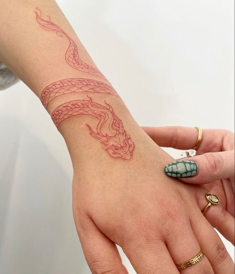 Dragon Hand Tattoo, Inner Finger Tattoo, Dragon Tattoo Arm, Simple Hand Tattoos, Thumb Tattoos, Full Hand Tattoo, Dragon Tattoo Ideas, Butterfly Hand Tattoo, Rose Hand Tattoo