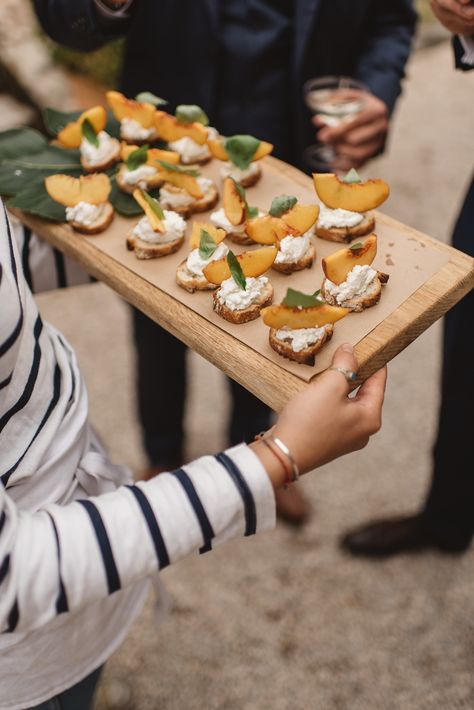 Rustic Meals Dinners, French Food Wedding, Rustic French Wedding, Wedding Food Photography, French Wedding Food, Elegant Wedding Food, French Catering, Wedding Cuisine, Waffle Bar