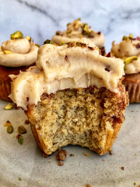 Maple Cupcakes, Pistachio Cupcakes, Maple Caramel, Vanilla Cupcakes, Buttercream Frosting, Healthy Eats, Cashew, Just Desserts, Fall Recipes