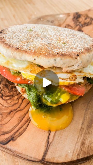 The Sunday Stir on Instagram: "Sorry avocados, pesto just might be my favorite breakfast sandwich spread! 🌿 

A must try and delicious start to the week! Happy Monday 🍳 

#deats 
- English Muffin
- @traderjoes Vegan Kale Pesto
-  Sliced Tomato
- EVOO
- S+P
- Grated Parmesan 
- Fried Egg 

#breakfastideas #breakfast #breakfastsandwich #englishmuffins #englishmuffin #easybreakfastideas #breakfastrecipes #pestoeggs #pestoforbreakfast #eggsandwich #eggsforbreakfast #yolkporn" Pesto Eggs, Kale Pesto, Sandwich Spread, Egg Sandwiches, Sliced Tomato, Light Dinner, English Muffin, Breakfast Sandwich, Fried Egg