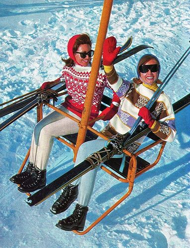 1962  #TuscanyAgriturismoGiratola  Repost By Pulseroll the leaders in Vibrating training & recovery products.  https://pulseroll.com/ Slim Aaron, Ski Aesthetic, Ski Vintage, Apres Ski Party, Vintage Ski Posters, Ski Bunnies, Retro Ski, Ski Posters, Slim Aarons