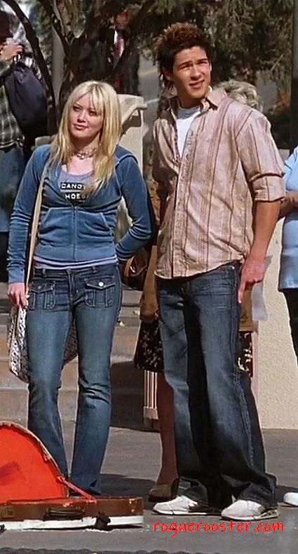 Hilary Duff 2000s Aesthetic, Hilary Duff A Cinderella Story Outfits, Hilary Duff 2000s Fashion, 2000s Show Outfits, Iconic 2000s Movie Outfits, Hillary Duff 2000s Outfits, 2000s College Fashion, Stuck In The Suburbs Outfits, Hilary Duff Outfits 2000s