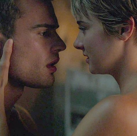 Way He Looks At Her, The Way He Looks At Her, Insurgent Movie, Divergent Memes, Tris And Tobias, He Looks At Her, Tris And Four, Im A Princess, Veronica Roth