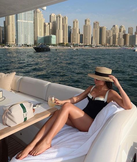 Yacht Aesthetic Girl, Yatch Pics Aesthetic, Women Luxury Lifestyle Aesthetic, Yacht Photo Ideas, Yacht Outfit Women Classy, Classy Swimwear, Yacht Outfit, Beach Aesthetic Outfits, Yacht Fashion