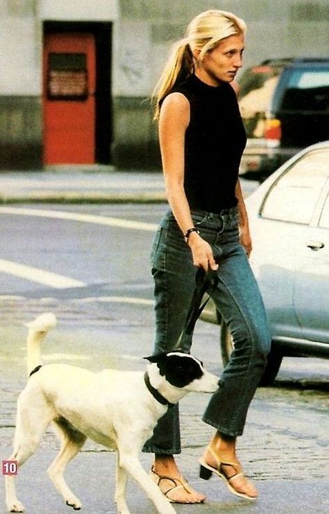 Icons in Denim: Carolyn Bessette Kennedy Cbk Style, Ali Michael, Carolyn Bessette, Charlotte Rampling, Jfk Jr, Woman Walking, Jane Birkin, Alexa Chung, 가을 패션