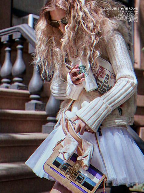 Carrie Bradshaw (CR Fashion Book) Carrie Bradshaw Outfits, Carrie Bradshaw Style, City Outfits, Sarah Jessica Parker, Carrie Bradshaw, Mode Inspo, 인물 사진, Fashion Books, Gossip Girl