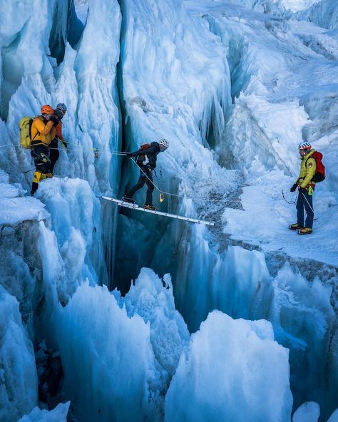 Mountain Planet’s Instagram post: “@eliasaikaly : Dorjee Gyelzen showing us how it’s done. . 📸 by @sherpapk . #Mountainplanet #mountaineering #mountains #hiking #trekking…” Mount Everest Summit, Everest Summit, Mountains Hiking, Adventure Sports, Extreme Sports, Mountaineering, Show Us, Social Media Design, Trekking