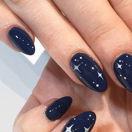 Dark Blue With Stars Nails, Dark Blue Starry Nails, Formal Blue Nails, Blue Festive Nails, Blue Nails Acrylic With Design, Navy Nails Stars, Midnight Blue Nails With Stars, Navy Blue Nails Stars, Dark Blue Holiday Nails