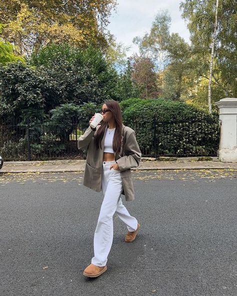 London Ootd, Satin Skirts, Mode Ulzzang, White Wardrobe, White Look, Autumn Look, Summer Staples, Autumn Outfit, Outfit Inspo Fall