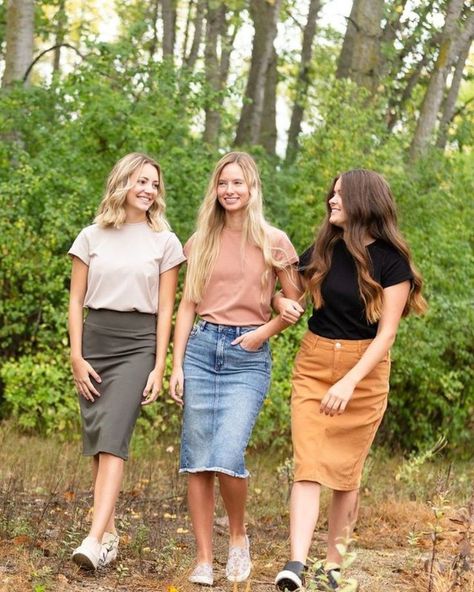 three girls walking together in the woods Modest Outfits For Church, Modest Stylish Outfits, Fall Modest Outfits, Outfits For Church, Casual Outfits Modest, Skirts For Fall, Modest Girls Clothes, Cute Feminine Outfits, Modest Denim Skirts