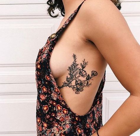 Tattoo Planets, Cage Tattoos, Ribcage Tattoo, Hidden Tattoos, Fan Tattoo, Beautiful Flower Tattoos, Geniale Tattoos, Tattoo Feminina, Arm Tattoos