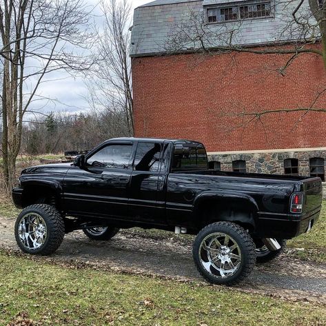 2nd Gen Cummins, Lifted Dodge, Dodge Diesel Trucks, 2018 Dodge Challenger Srt, Dodge Diesel, Cummins Trucks, Dodge Pickup, Fuel Wheels, Lowered Trucks