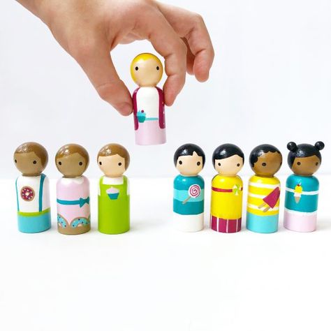 Wood peg dolls