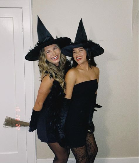 Halloween costume, witch costume, cute 90s Witch Costume, Black Mini Dress Costume Ideas, Witch Halloween Costume Makeup, Witch And Cat Costume, Witch And Black Cat Costume, Witch Halloween Costume Aesthetic, Witchy Halloween Costumes, Halloween Pose Reference, Witch Costumes Halloween