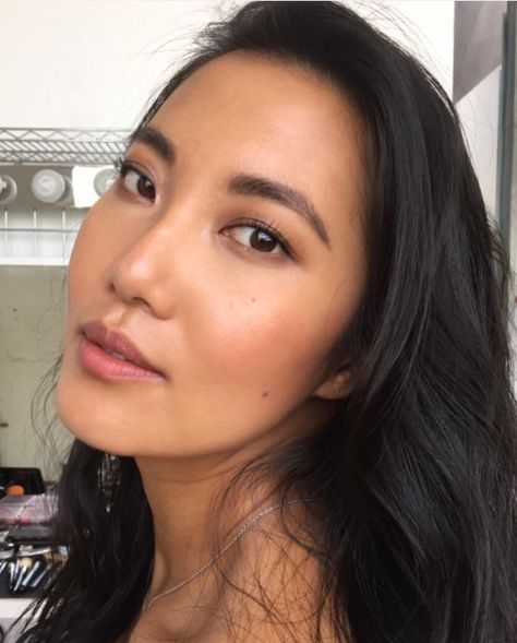 Asian Dewy Makeup, Asian No Makeup Look, Asian Glowy Makeup, Natural Glowy Makeup Asian, Natural Makeup For Asian Women, Tan Asian Makeup, Asian Natural Makeup, Natural Asian Makeup, Natural Makeup Asian