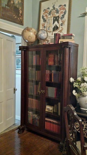 Old Style Furniture, Old World Library Decor, Old English Study Room, Old World Design Ideas, Old World Style Bedroom, Traditional Style Furniture, Old World Style Decorating, Old World Style Living Room, Vintage Sitting Room Ideas