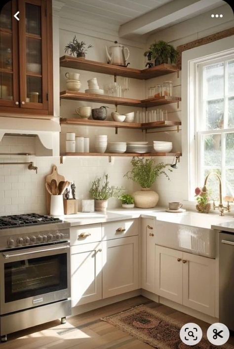 Small Bungalow Kitchen Ideas, Countryside Kitchen Ideas, Small Lake House Kitchen Ideas, Tiny Kitchen Design Layout, Small Cozy Kitchen, Small Country Kitchen, Small Kitchen Layout, Small Kitchen Ideas Layout, Serviced Accommodation