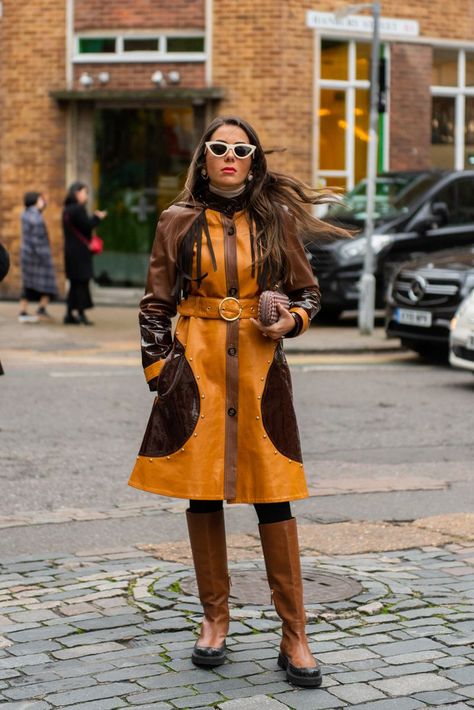 All Leather Outfit Ideas to Copy. Love this multi-toned leather jacket Leather Outfit Ideas, All Leather Outfit, Aesthetic Street, Outfits Cold, Winter Outfits Aesthetic, London Fashion Week Street Style, Simple Summer Outfits, Nyfw Street Style, Chic Fall Outfits