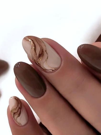 Almond Easy Nail Designs, Nails Inspo For Fall, Brown Marble Nails With Gold Flakes, November Nails Oval, Gel Nails Ideas White, Nails Inspiration Herbst, Brown Nail Inspiration, Casual Fall Nails, Fall Inspiration Nails