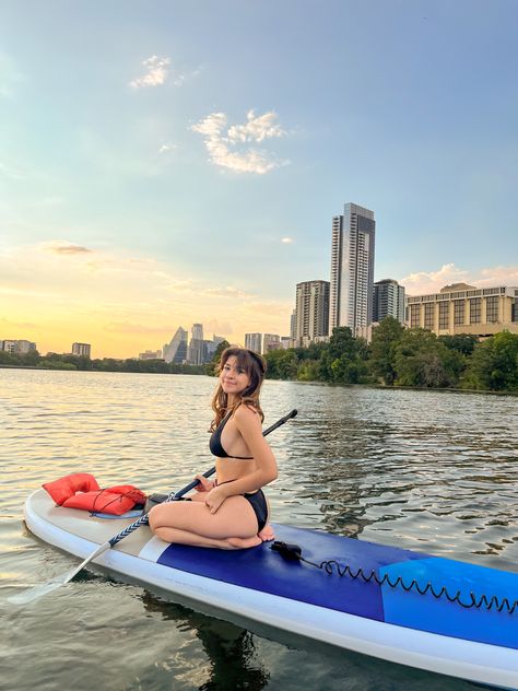 #sunset #paddleboard #lake #instagram #aesthetic #atx #austin Paddle Boarding Pictures, Sup Stand Up Paddle, Paddle Surfing, Paddle Board, Standup Paddle, Paddle Boarding, Instagram Aesthetic, Face Drawing, Spring Break