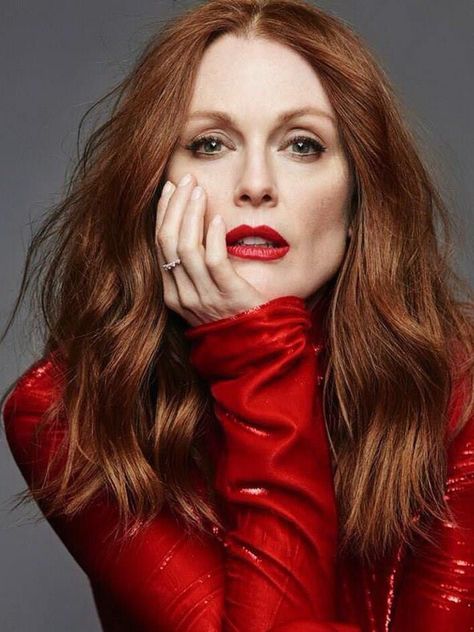 Julianne Moore Juliana Moore, Julianna Moore, Julian Moore, Inspiring Hairstyles, Beautiful Red Hair, Long Red Hair, Julianne Moore, Face Photography, Red Hair Color