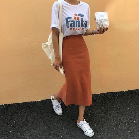 burnt orange skirt + graphic tee Oversized Tshirt Outfit Long Sleeve, Oversized Tshirt Outfit Casual, Tshirt Outfit Oversized, Oversized Tshirt Outfit Summer, Aesthetic Closet, Oversized Tshirt Outfit, High Waisted Skirt Outfit, Oversize Tshirt Outfits, Rok Outfit