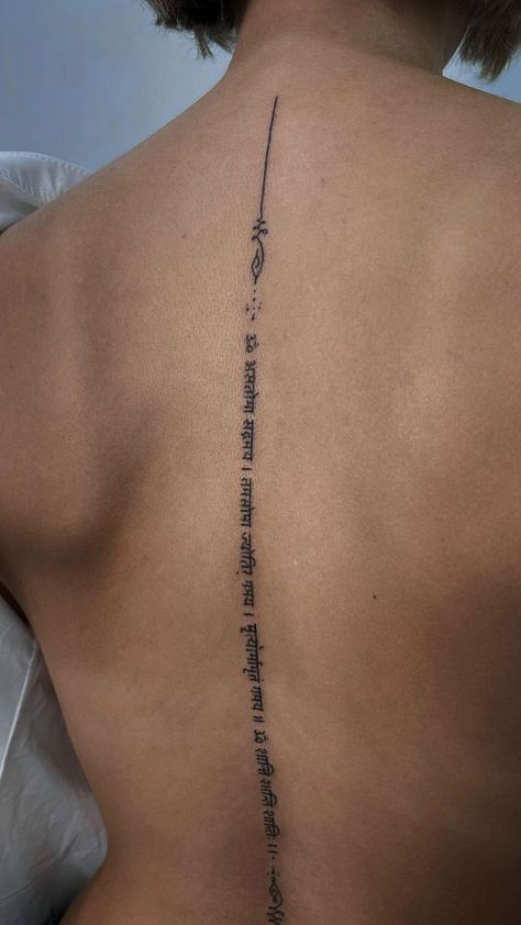 Shanti Tattoo, Female Spine Tattoos, Arabic Spine Tattoo, Tattoo Mantra, Shanti Mantra, Tatuaje Harley Quinn, Tattoo Dos, Girl Spine Tattoos, Mantra Tattoo