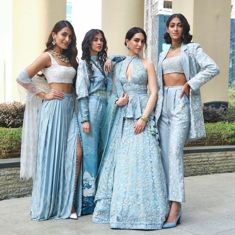 Sister Of The Bride Outfit, Bride Outfit Ideas, Groom Sister, Function Dress, Marriage Function, Sister Of The Bride, Sangeet Outfit, Reception Outfit, Indian Outfits Lehenga