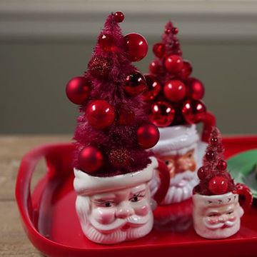 Xmas Mugs Diy Gift Ideas, Christmas Mug Decorating Ideas, Christmas Holiday Crafts, Diy Holiday Crafts, Diy Christmas Mugs, Santa Crafts, Mug Crafts, Christmas Crafts To Make, Santa Mugs